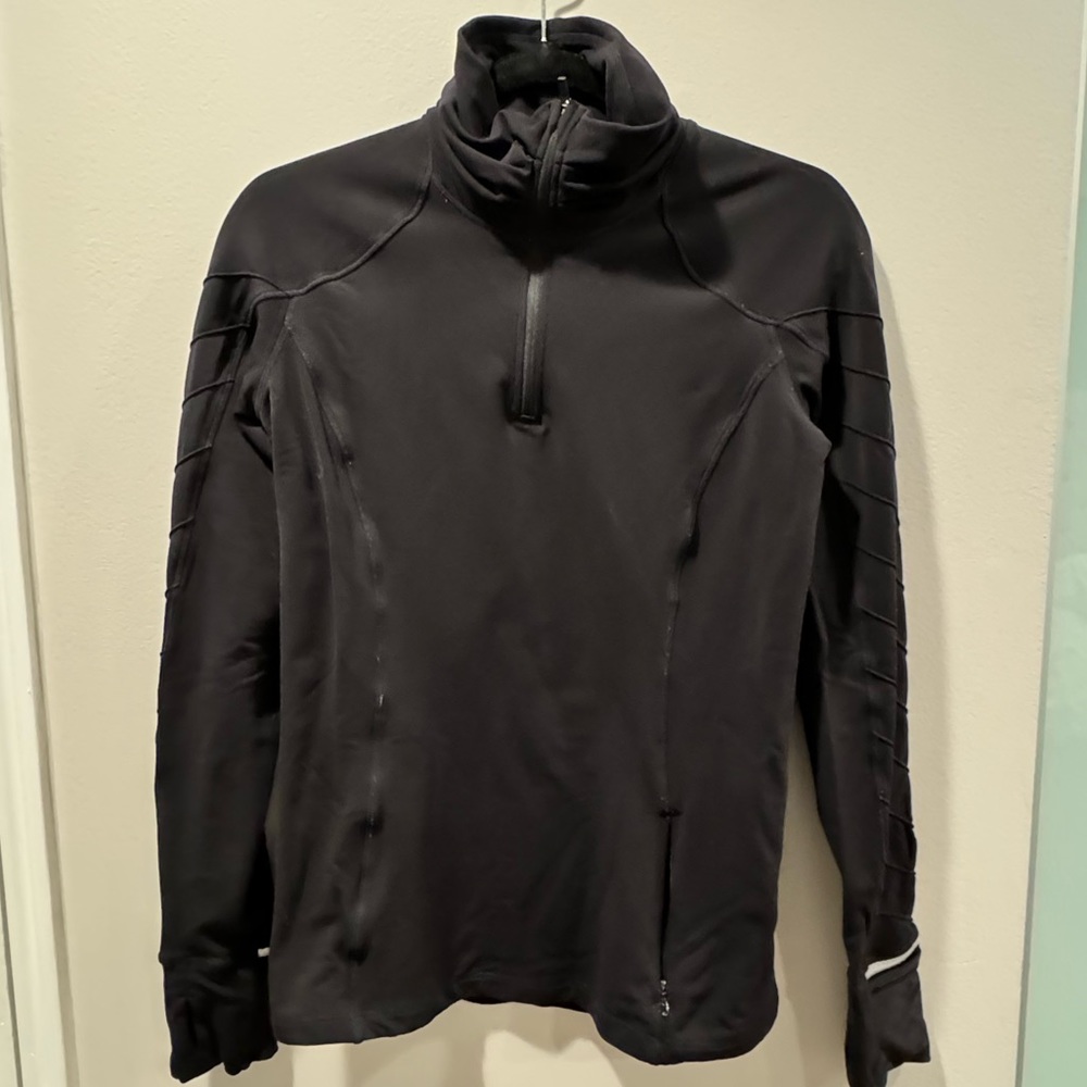 Lululemon. Half zip . Luon fabric. Running long sleeve top. Sz 6.